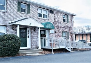 Van Deene Manor in West Springfield, MA - Foto de edificio - Building Photo