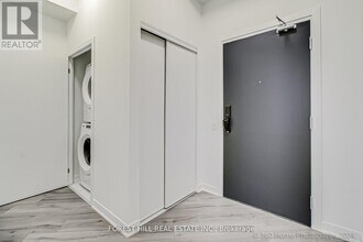 395 Dundas St W in Oakville, ON - Building Photo - Building Photo