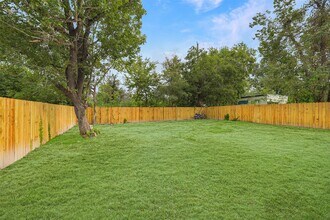 9305 Kentshire Dr in Houston, TX - Building Photo - Building Photo