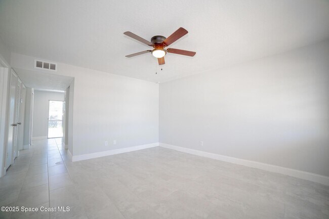 230 W Towne Pl in Titusville, FL - Building Photo - Building Photo