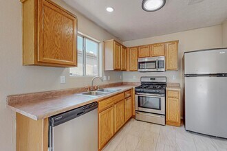 323 Lindsay Pl SW in Albuquerque, NM - Building Photo - Building Photo
