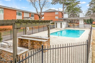 Lenox Woods in Atlanta, GA - Building Photo