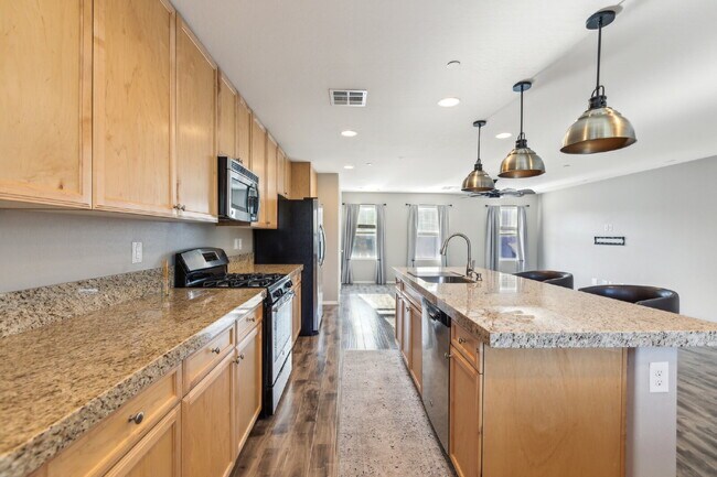 9050 W Tropicana Ave in Las Vegas, NV - Building Photo - Building Photo