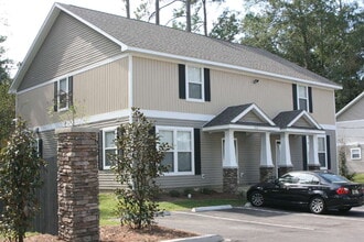 1524 High Rd in Tallahassee, FL - Foto de edificio - Building Photo