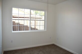 8652 Elk Ridge Way in Elk Grove, CA - Building Photo - Building Photo