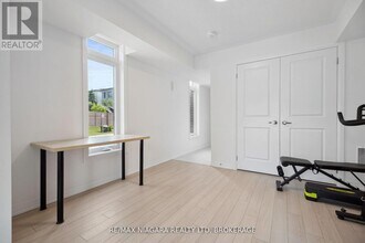 2 Sidney Rose Cmn in St Catharines, ON - Building Photo - Building Photo