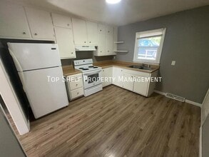2427 Welbeck Rd in Des Moines, IA - Building Photo - Building Photo