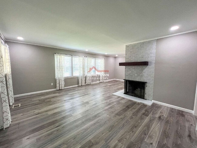1815 Hallmark Dr in Pensacola, FL - Building Photo - Building Photo