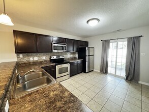 147 Glen Cannon Drive in Jacksonville, NC - Building Photo - Building Photo