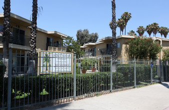 Lexington Palms in El Cajon, CA - Building Photo - Building Photo