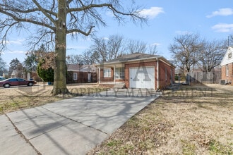 363 N Woodlawn Blvd in Wichita, KS - Building Photo - Building Photo