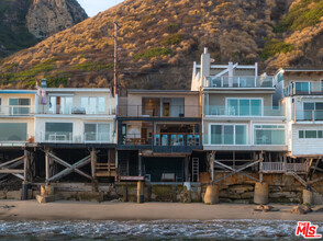 19306 Pacific Coast Hwy in Malibu, CA - Building Photo - Building Photo