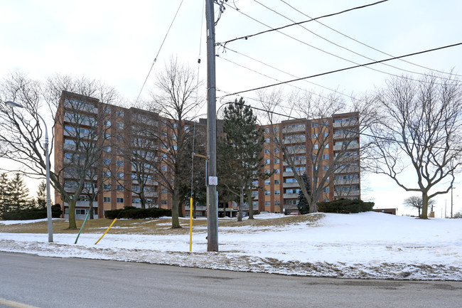 Bluebird Apartments in Kitchener, ON - Building Photo - Building Photo