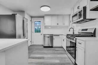 1209 Cloverfield Dr in Pittsburgh, PA - Foto de edificio - Building Photo