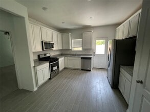 25540 Northpark Palm Dr in Porter, TX - Building Photo - Building Photo