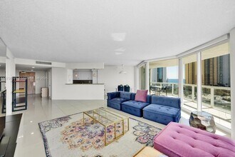 16400 Collins Ave, Unit 944 in Sunny Isles Beach, FL - Foto de edificio - Building Photo