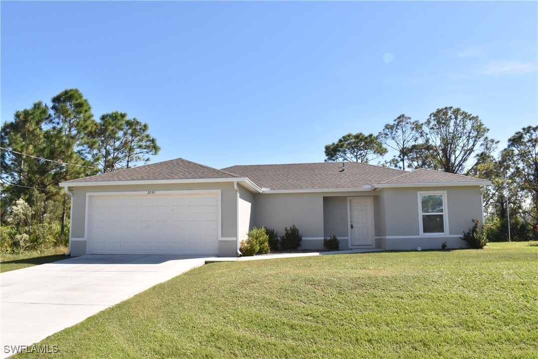 3242 Cordova Terrace in North Port, FL - Building Photo