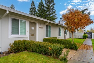 El Camino Place in Sacramento, CA - Building Photo - Building Photo