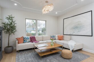 6 Gordon Rd in Arlington, MA - Building Photo - Building Photo