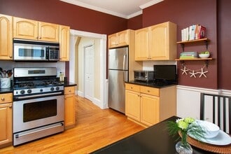 10 Hunt St, Unit #1 in Watertown, MA - Building Photo - Building Photo
