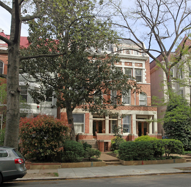 2019-2021 Kalorama Rd NW in Washington, DC - Building Photo - Building Photo