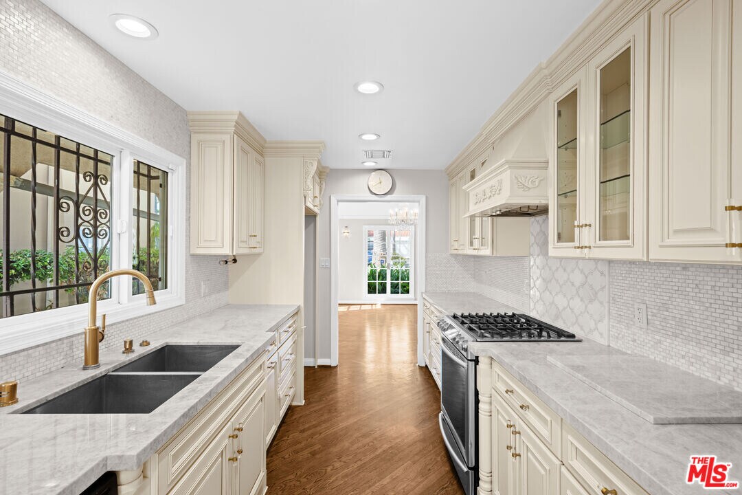 224 S Palm Dr in Beverly Hills, CA - Building Photo