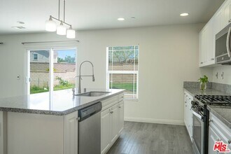2732 Hemlock Rd in Palmdale, CA - Building Photo - Building Photo