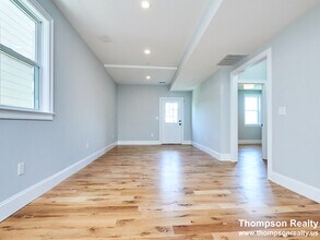 1110 Saratoga St, Unit 1 in Boston, MA - Foto de edificio - Building Photo