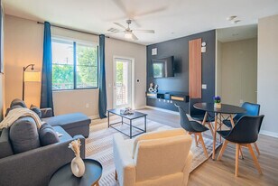 777 E Stella Ln in Phoenix, AZ - Building Photo