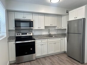2500 Johnson St in Hollywood, FL - Building Photo - Building Photo