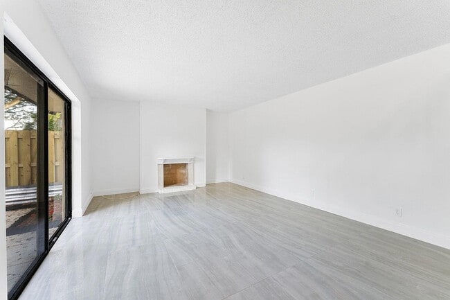 1624 Forest Lakes Cir, Unit 31 in West Palm Beach, FL - Building Photo - Building Photo
