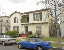 351 N Orange Grove Ave in Los Angeles, CA - Building Photo