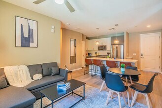 777 E Stella Ln in Phoenix, AZ - Foto de edificio - Building Photo