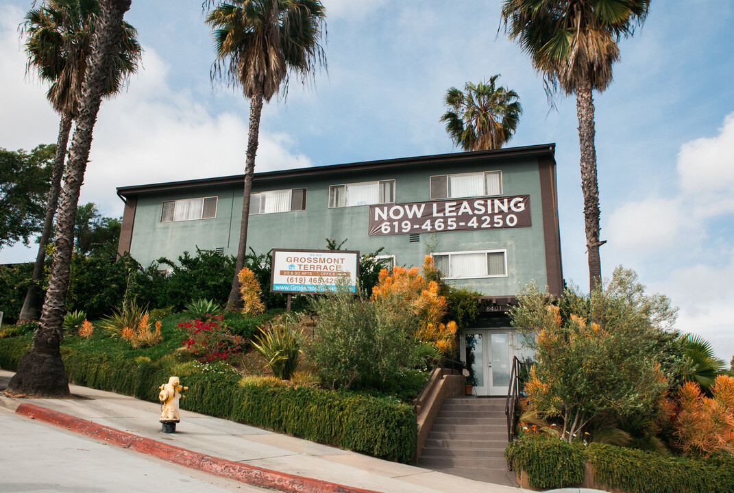 Grossmont Terrace in La Mesa, CA - Foto de edificio