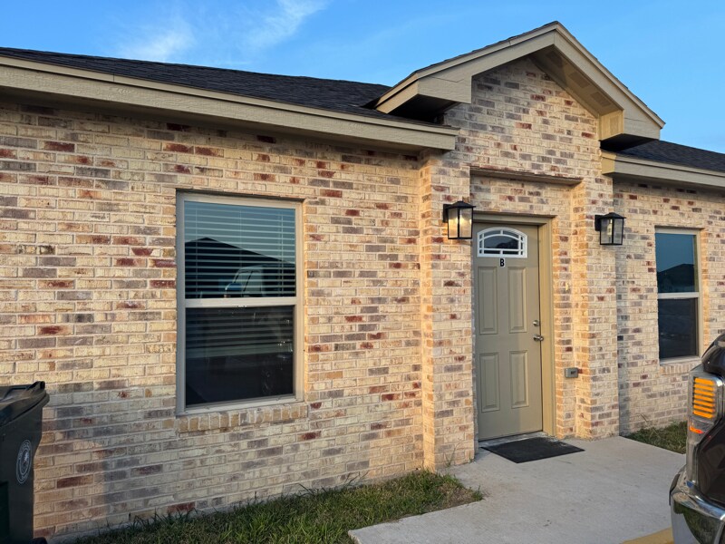 2330 Summit Rd in La Feria, TX - Building Photo