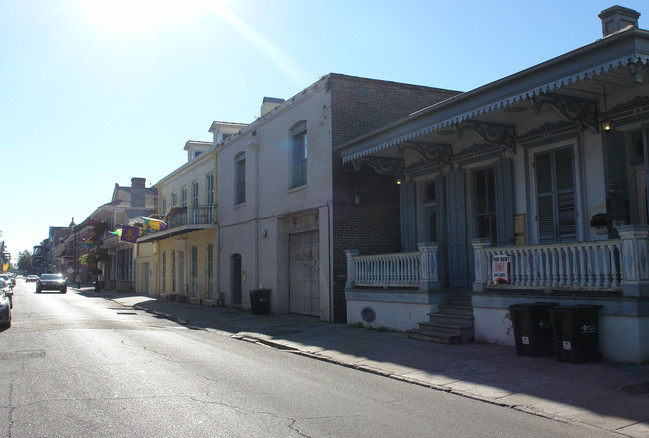 916 Dumaine St in New Orleans, LA - Foto de edificio - Building Photo