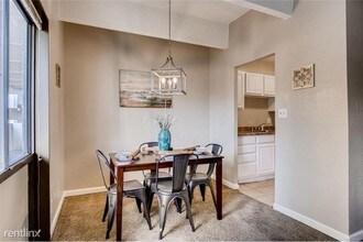 384 S Ironton St in Aurora, CO - Building Photo - Building Photo