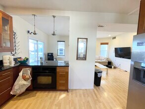 7 Iroquois St, Unit 3 in Boston, MA - Building Photo - Building Photo