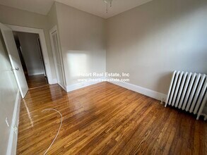 338 K St, Unit 1 in Boston, MA - Building Photo - Building Photo