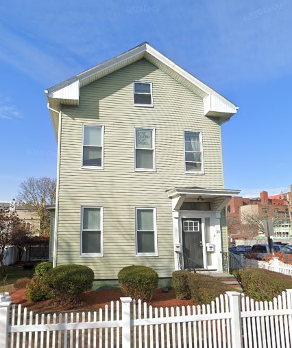13 Pleasant St, Unit 1R