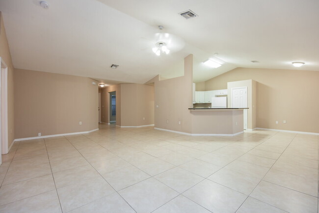 121 Riviera St in Lehigh Acres, FL - Building Photo - Building Photo