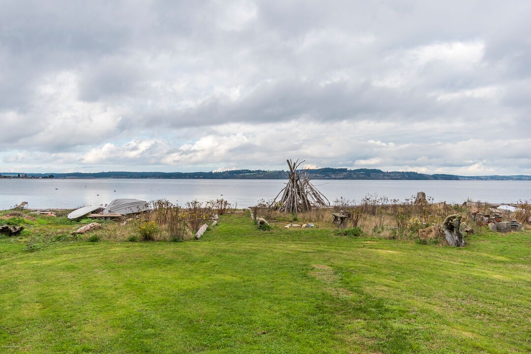 301 Snakelum Point Rd in Coupeville, WA - Building Photo