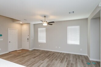 7543 Holiday Hills St in Las Vegas, NV - Building Photo - Building Photo