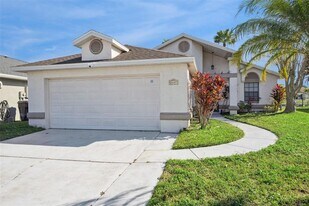 2647 N Horseshoe Bay Dr in Kissimmee, FL - Building Photo