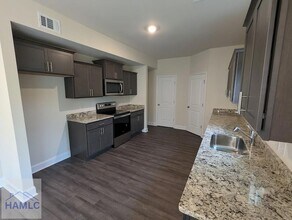 732 Mill Creek Cir in Hinesville, GA - Foto de edificio - Building Photo