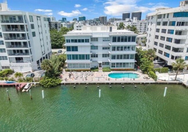 9200 W Bay Harbor Dr in Bay Harbor Islands, FL - Foto de edificio - Building Photo