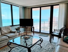 3051 S Atlantic Ave in Daytona Beach, FL - Building Photo - Building Photo