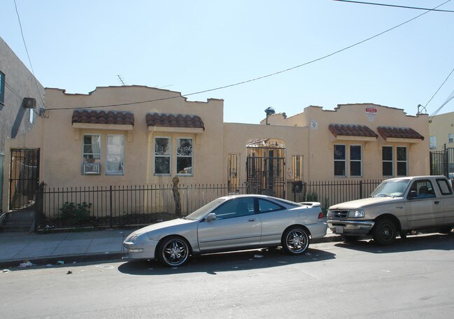 4342-4346 Burns Ave in Los Angeles, CA - Foto de edificio - Building Photo