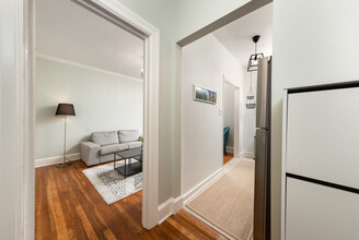 1711 35th St NW, Unit 5 in Washington, DC - Foto de edificio - Building Photo