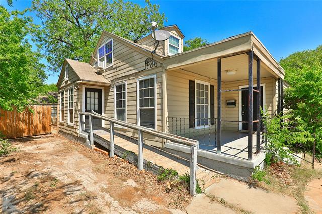 property at 1910 Chestnut St